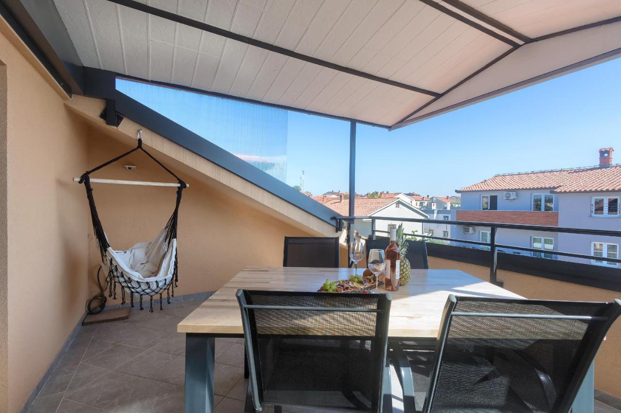 Apartments Ari And Bonnie - Cozy With Roof Terrace Pula Buitenkant foto